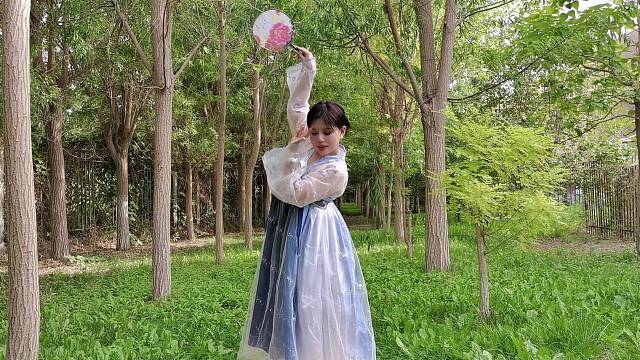 浅跳一下新学的古风舞蹈，有没有人想看完整版