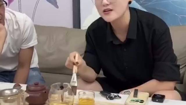 你听说过人养玉3年玉养人一生吗???#翡翠#翡翠知识#翡翠科普翡翠手镯#珠宝首饰
￼@陆丽1的