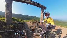 通過(guò) Gee Atherton 和他的 Insta360 X3 相機(jī)觀看我們?cè)?Dyfi Bike 