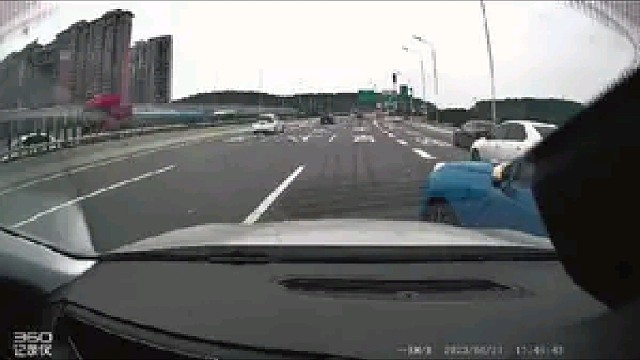 这哪是在开车呢…这是在开我啊！！