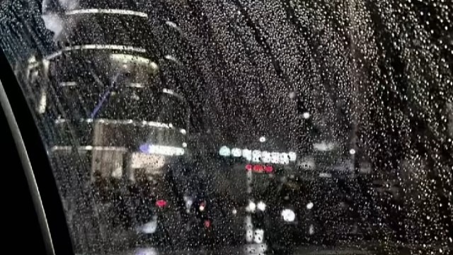 如果破碎的是你我会笑着捡起来这一片是我的那一片也是我的可惜破碎的是我