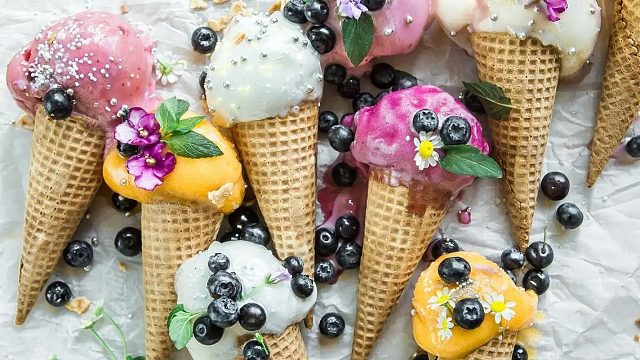 感谢方舟老板的大火锅哇哎嘿嘿开饭啦开饭啦今天是一个番茄火锅哈