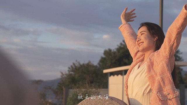 唯有在海上
我不是孤岛
我和无数的过客一样
与大海紧紧相拥