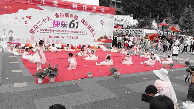 炉山六一儿童节幼儿园的小朋友