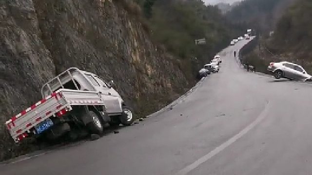 都往沟里开干嘛？