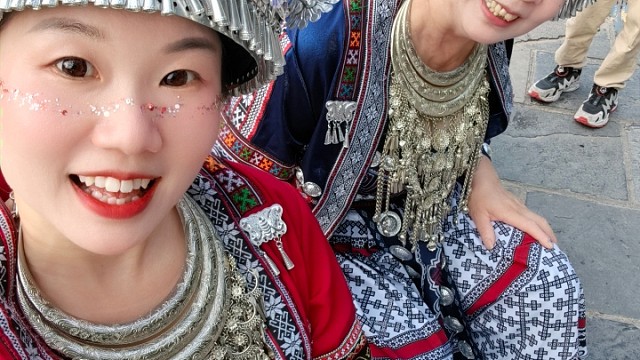 总要穿一次名族服饰吧