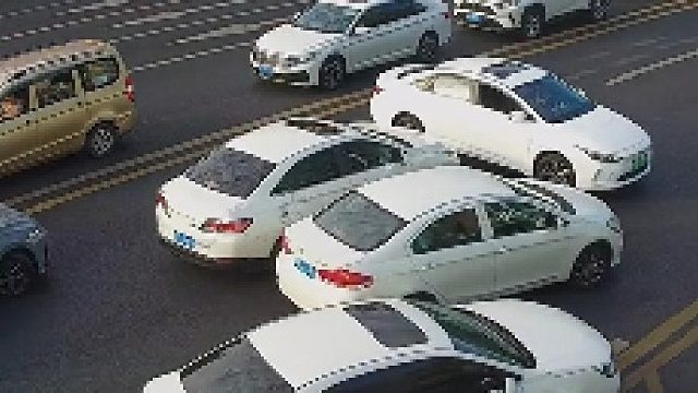 双实线掉头危害大，安全面前勿侥幸。