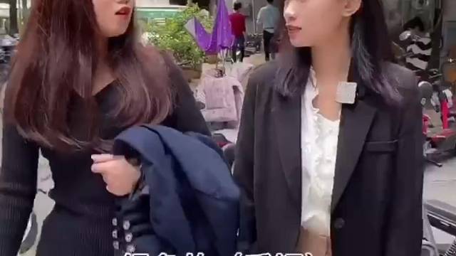 七八千带绿的手镯能不能找得到，今天挑战一下。#翡翠#翡翠手镯#珠宝知识#天然翡翠@DOU 小