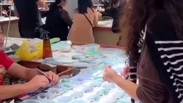 十几W的手镯，货主连个袋子都不给，太难了我！#翡翠#翡翠知识#翡翠手镯#翡居#珠宝#珠宝首