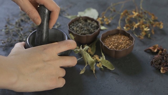 深化医药卫生改革，加快发展，不断增强医院核心竞争力