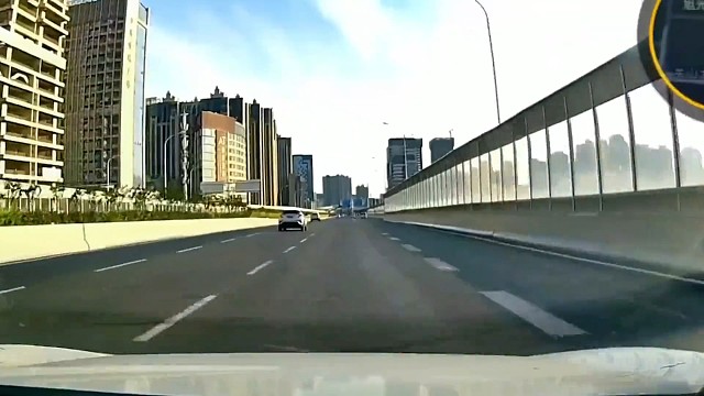 开车遵守交通规则，文明驾驶安全出行，道路千万条，安全第一条