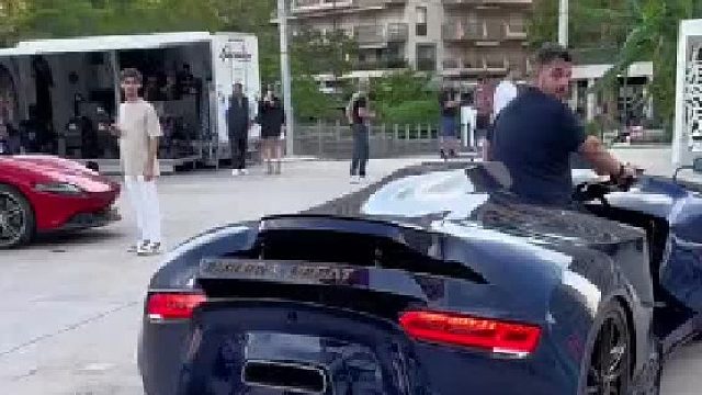 后面这么大一个typec充电口吗？