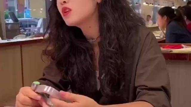 清新脱俗的小万手镯，低调又不失温柔！#翡翠#翡翠手镯#翡翠知识#翡居#珠宝#珠宝首饰#d