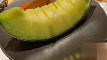 顾客点了一份蜜瓜