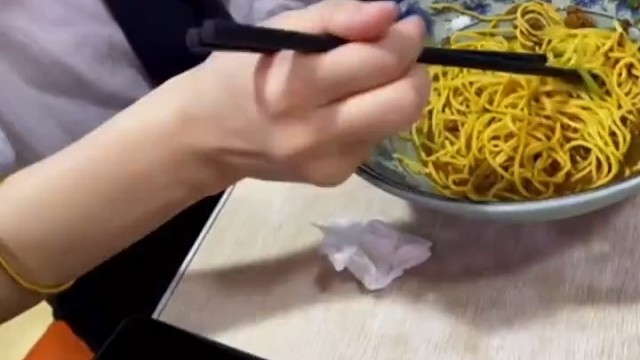 虽然这种疾病无法治愈，但是通过一些锻炼方法可以减轻症状并提高生活质量。