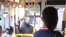 白帽女子要求司机关空调，声称要投诉司机