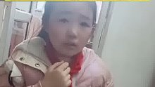 女孩被店家误会没付款回家哭诉，孩子妈妈找到老板重新调了监控