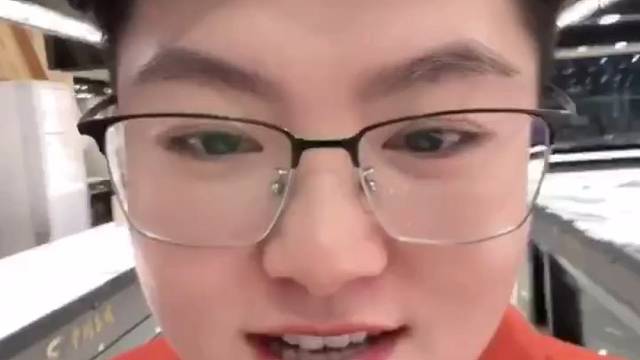 拍卖会上也能亮相的春彩手镯们，小陆来啦！#珠宝首饰#翡翠手镯