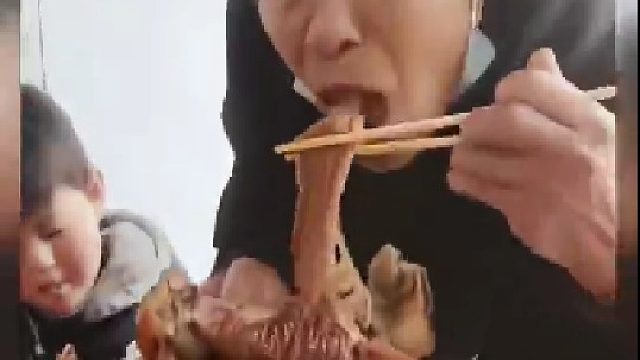 吃席天花板，叫做口水先粘