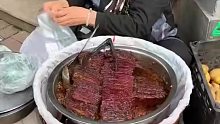 街头的背篓烧白（梅菜扣肉），直接馋哭了