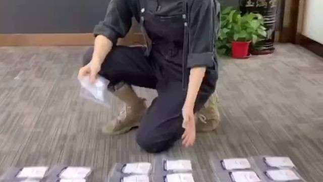 8，9万的冰飘花总是那么光彩夺目。#翡翠#翡翠手镯#手镯@DOU 小助手