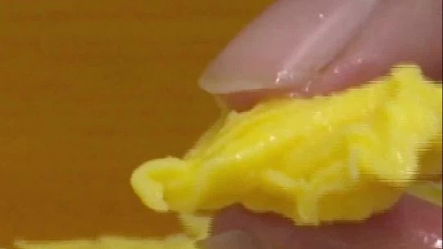 炒鸡蛋怎么这么嫩？商户：直接进的成品炒鸡蛋！配料表大揭秘，竟然有二十多种！