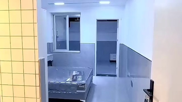 闸弄地铁口50米，机神新村朝南主卧一室一厅独立厨卫，超大阳光房2800