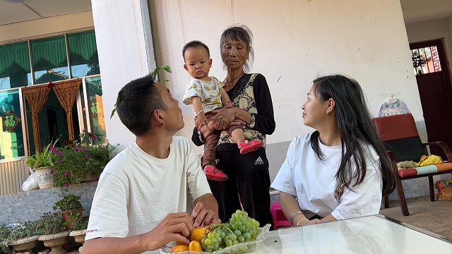 媳妇不在家，老公偷偷带美女回家，被婆婆发现后看她怎么处理