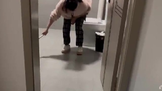 给老鼠铺了一条专属之路