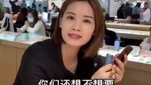 现在找好料子难度越来越大，2000预算搜罗满圈淡果绿翡翠亲民镯。#翡翠#翡翠手镯#天然翡翠#手