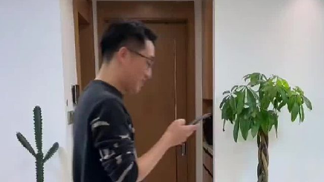 聪明的男人都把钱给媳妇管！