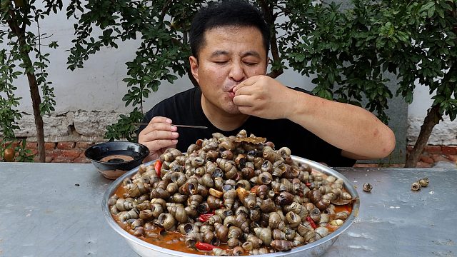 35元买了10斤田螺，做成“麻辣田螺”，一嘬一个，好吃的停不下来