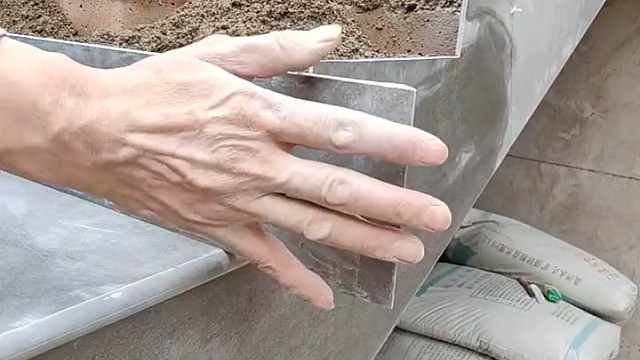 沙中水泥都没有不空鼓吗？以后装楼梯扶手怎么装