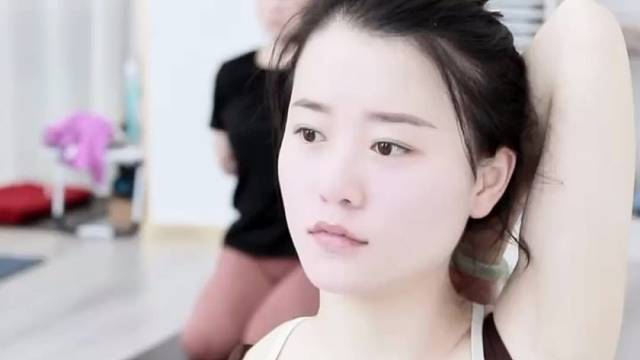 女人练瑜伽其实更顾家