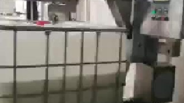 850升乳胶漆灌装机四桶摇臂式灌装机灌装生产线