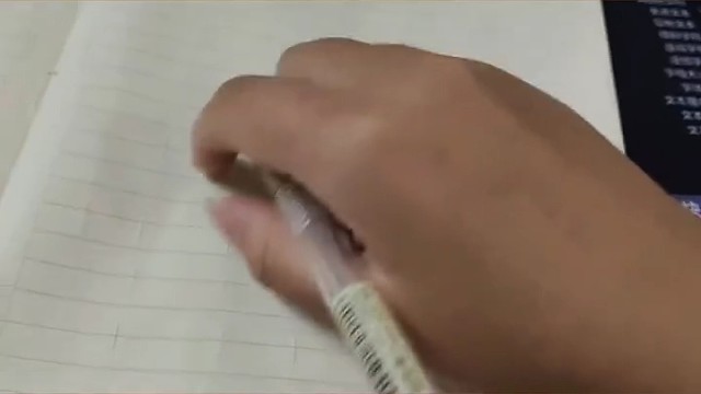 特发性震颤患者也有家族集聚现象，但至今也没有在散发的特发性震颤患者中找到明确的致病基因，说明特发性震