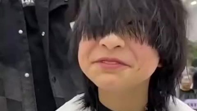 这种能把脸剪小的理发店在哪