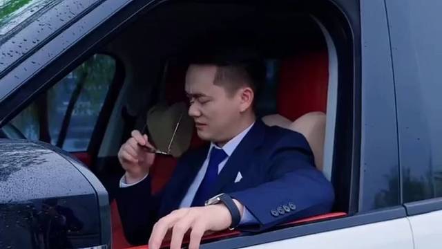 我心中的那个她，你什么时候才能出现呢，在不出现，我就老了