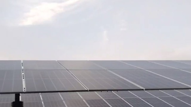 祥云西方见，
雄鹰展翅翔。
风车转不停，
群鸟乐低空。
美是塘养鱼，
环保光伏板。
绿草雨后生，
白