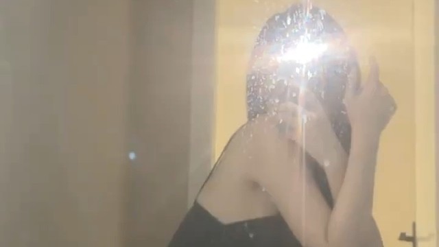 总有人嫌你不够好，也有人觉得你哪儿都好，不用踮起脚尖，爱你的人自会弯腰。