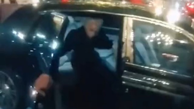 明白有些明星为什么晚上带墨镜了