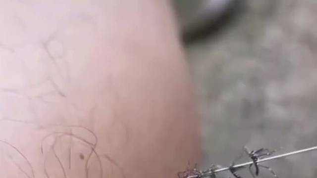 是个狠人，这是对敌人狠，对自己更狠