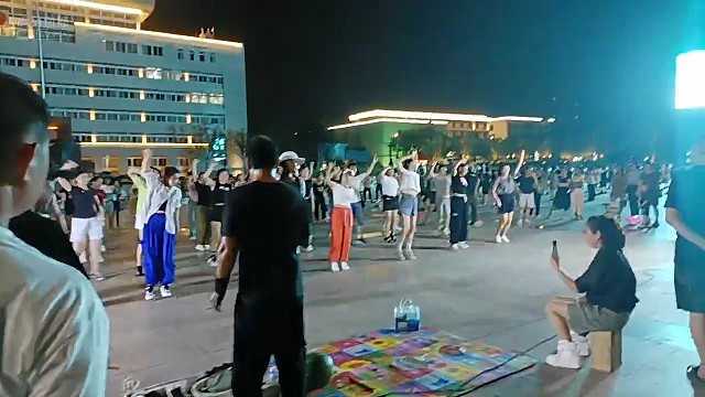 看看广场舞