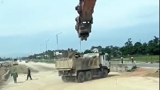 兄弟！吃饭家伙给我留下啊