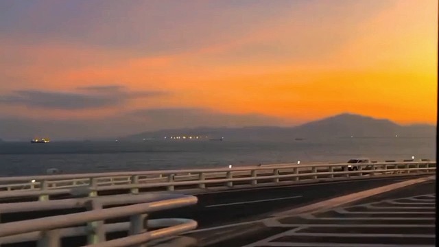 人生何其短，要笑的格外甜，不纠结过往，不犹豫未来……