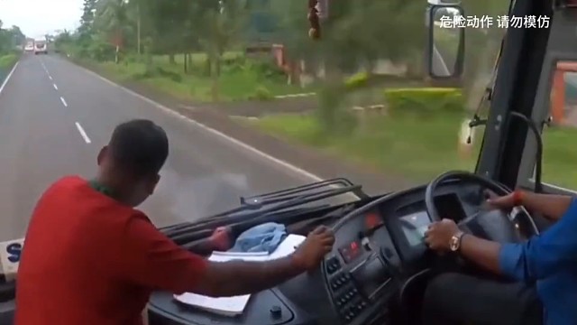 你敢来体验一把印度巴士吗