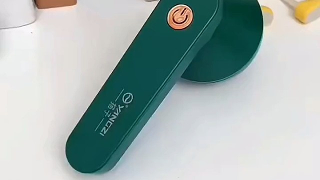 这个毛球修剪器，不伤衣服，修剪速度快，容易起球的衣物，在也不用担心了，可以轻松剔除了！#毛球修剪器#