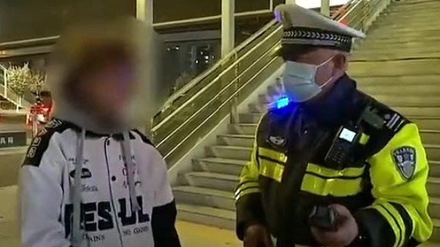 小伙：我一般出警的时候用