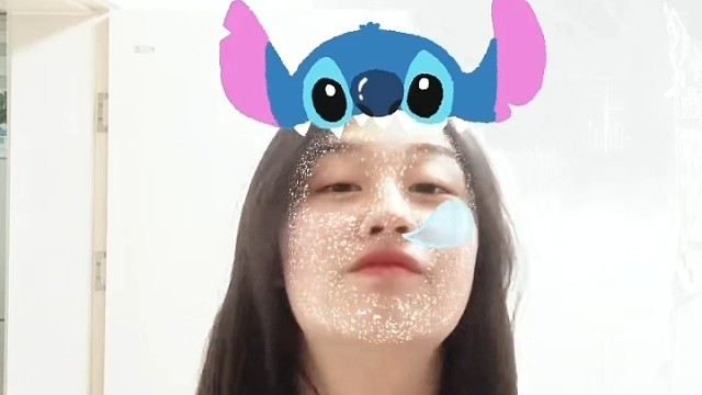 古老的童谣说每个女孩都是由糖香料以及一切美好的做成的仅比天使差一点.