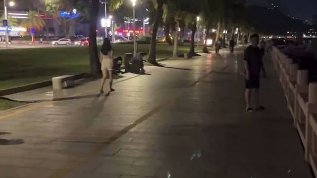 世上最幸福的事就是你等的那个人也在等你，你关心的那个人也在关系你，你想的那个也在想你，你爱的那个人